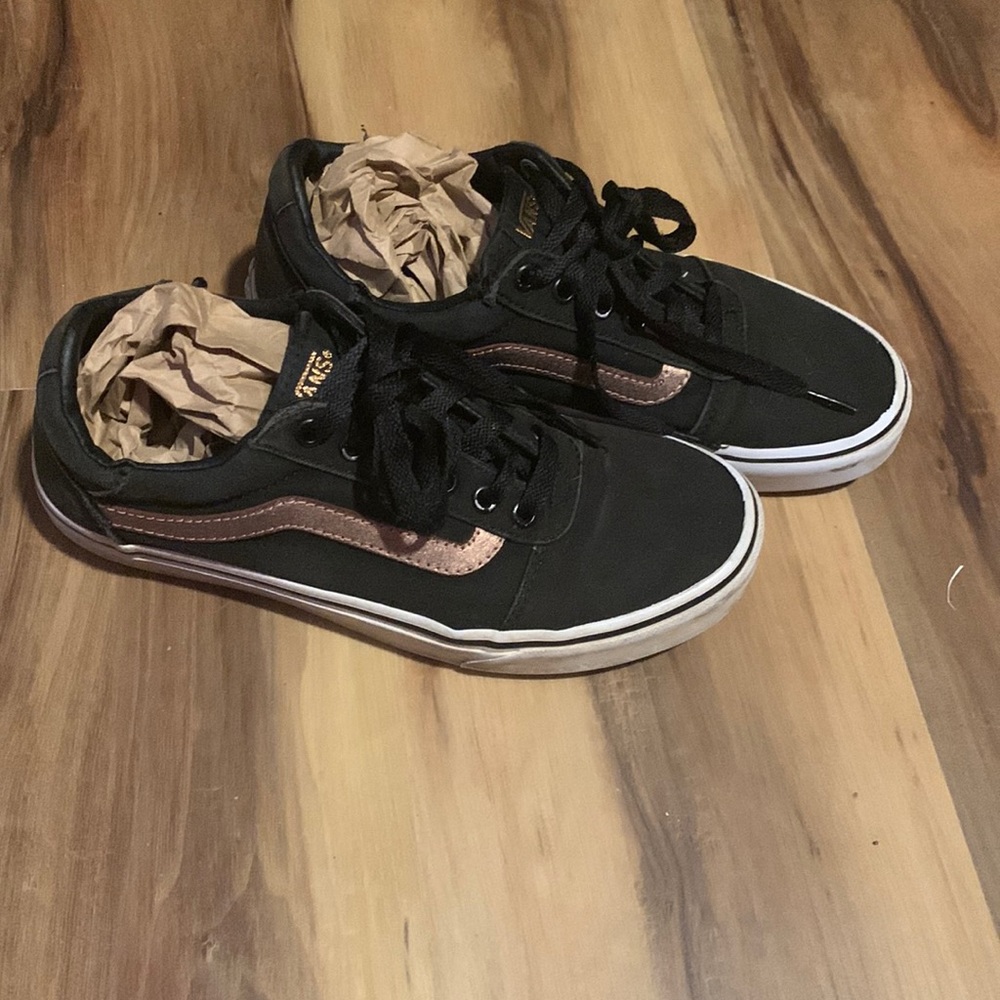 VANS UNIQUE SHOES - SIZE 8